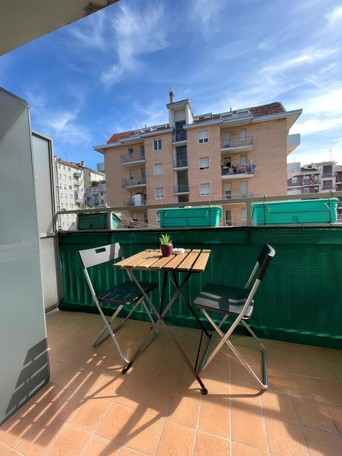 Gardone Apartment - Ampio Appartamento Con 2 Camere Da Letto - Comodo Per Duomo! Milan Exterior photo