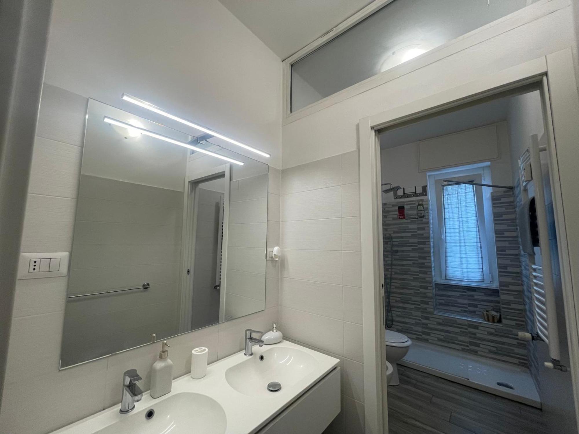 Gardone Apartment - Ampio Appartamento Con 2 Camere Da Letto - Comodo Per Duomo! Milan Exterior photo