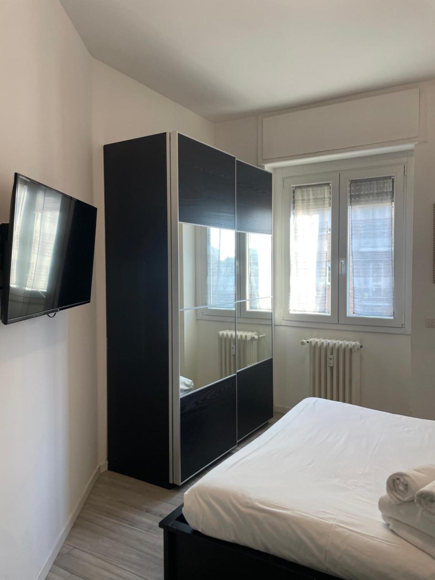 Gardone Apartment - Ampio Appartamento Con 2 Camere Da Letto - Comodo Per Duomo! Milan Exterior photo