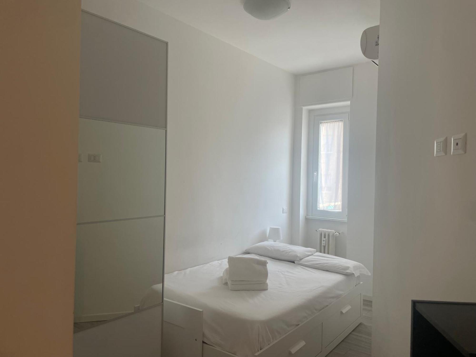 Gardone Apartment - Ampio Appartamento Con 2 Camere Da Letto - Comodo Per Duomo! Milan Exterior photo