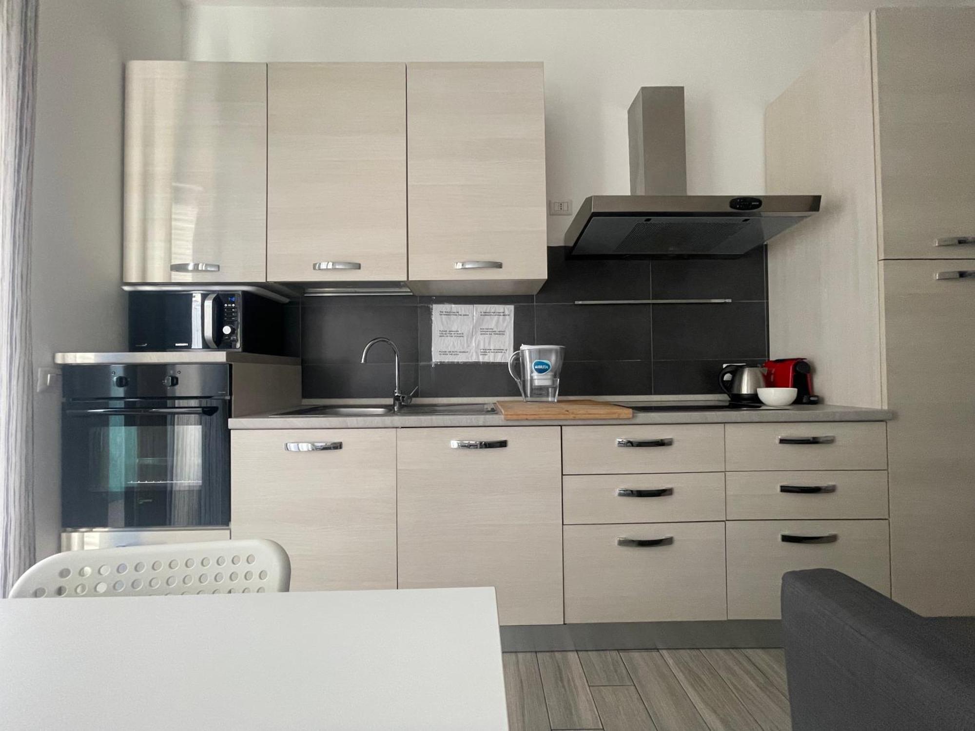 Gardone Apartment - Ampio Appartamento Con 2 Camere Da Letto - Comodo Per Duomo! Milan Exterior photo